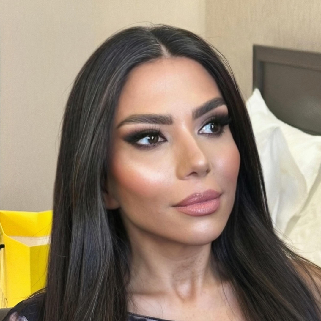 Freelance makeup and hair in dubai for customer after