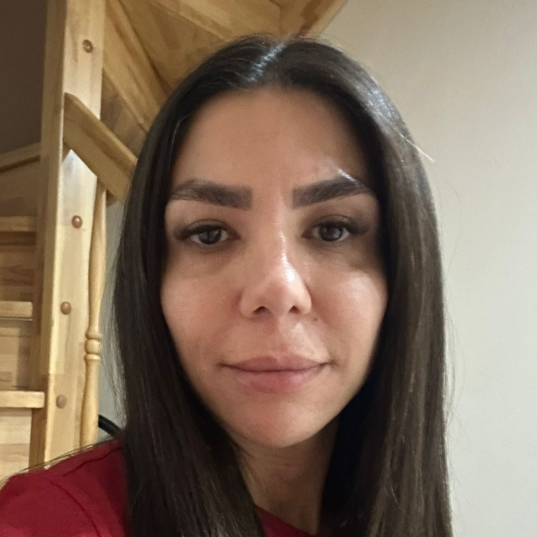 Freelance makeup and hair in dubai for customer before